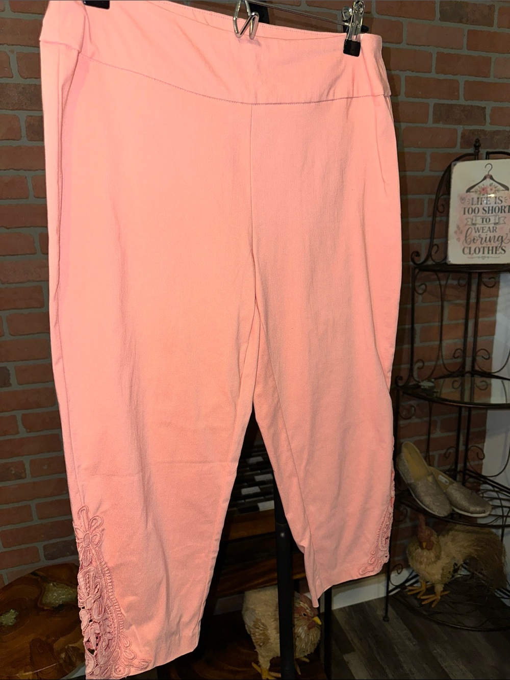 Bella Rose Closet Peach-Pink Embroidered Capri Pants